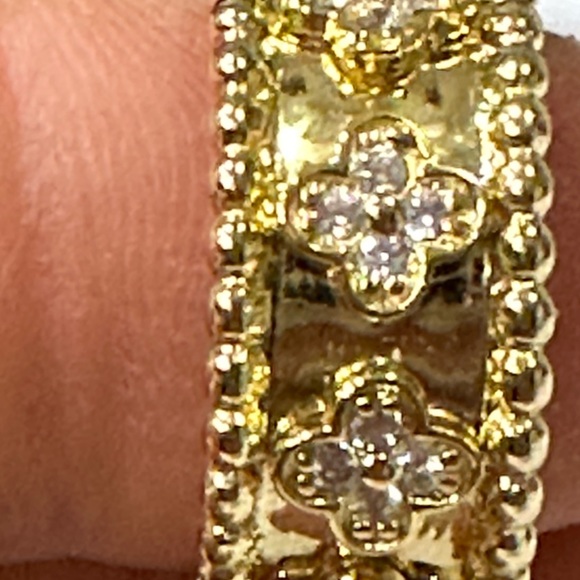 Stainless steel flower ring brand new - Picture 12 of 13